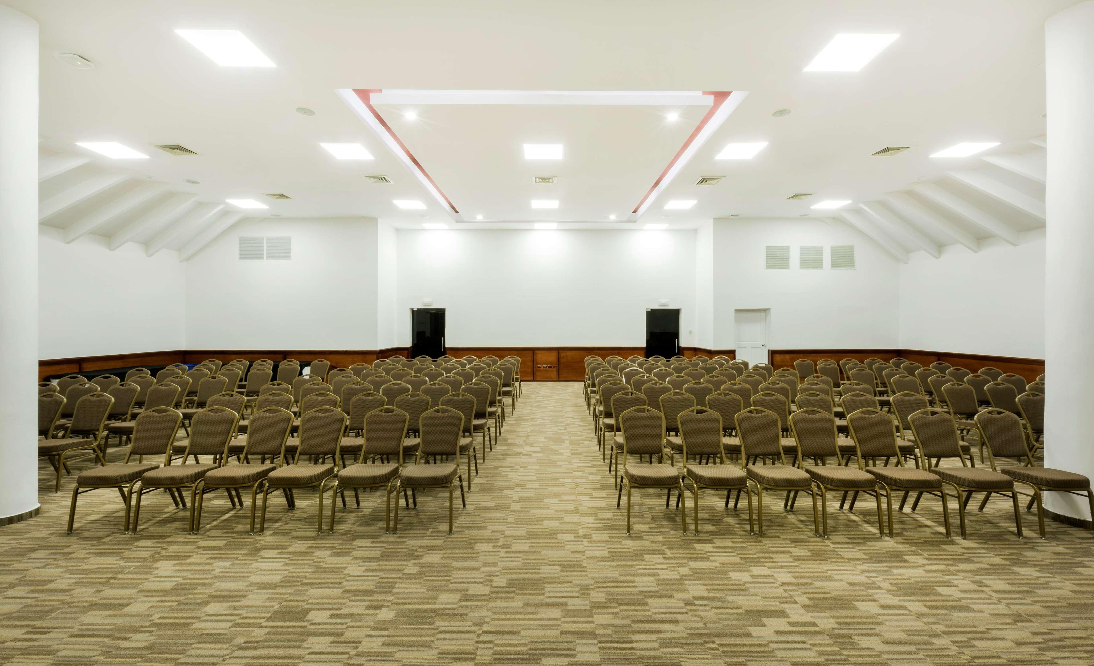 Occidental Punta Cana - All Inclusive Resort - Barcelo Hotel Group Newly Renovated Esterno foto The main hall of the convention center