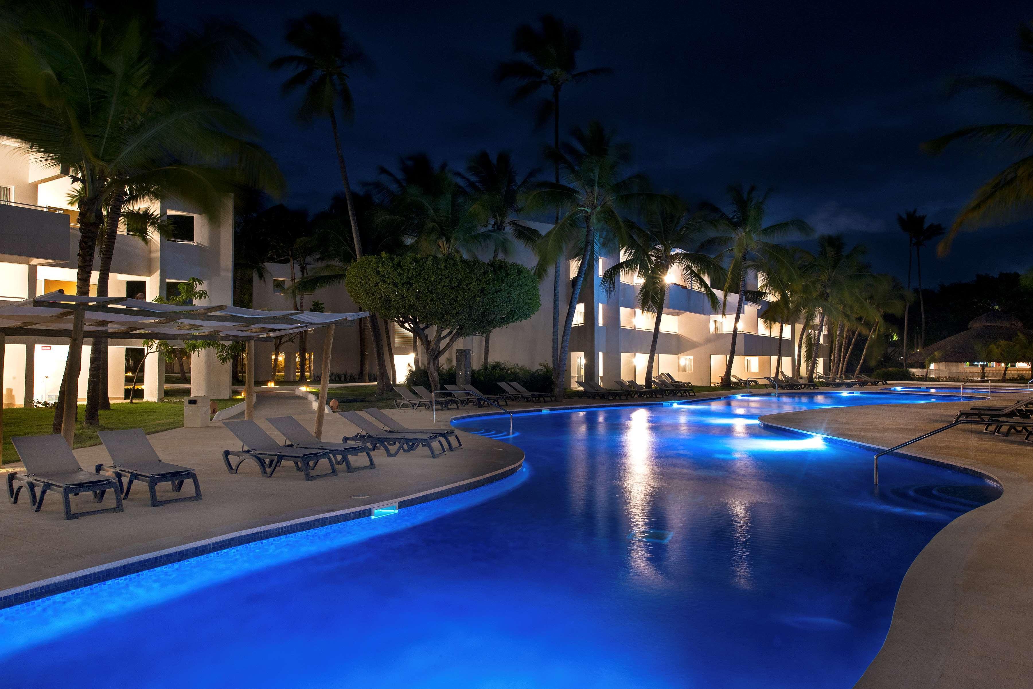 Occidental Punta Cana - All Inclusive Resort - Barcelo Hotel Group Newly Renovated Esterno foto The pool at the Hard Rock Hotel & Casino Punta Cana