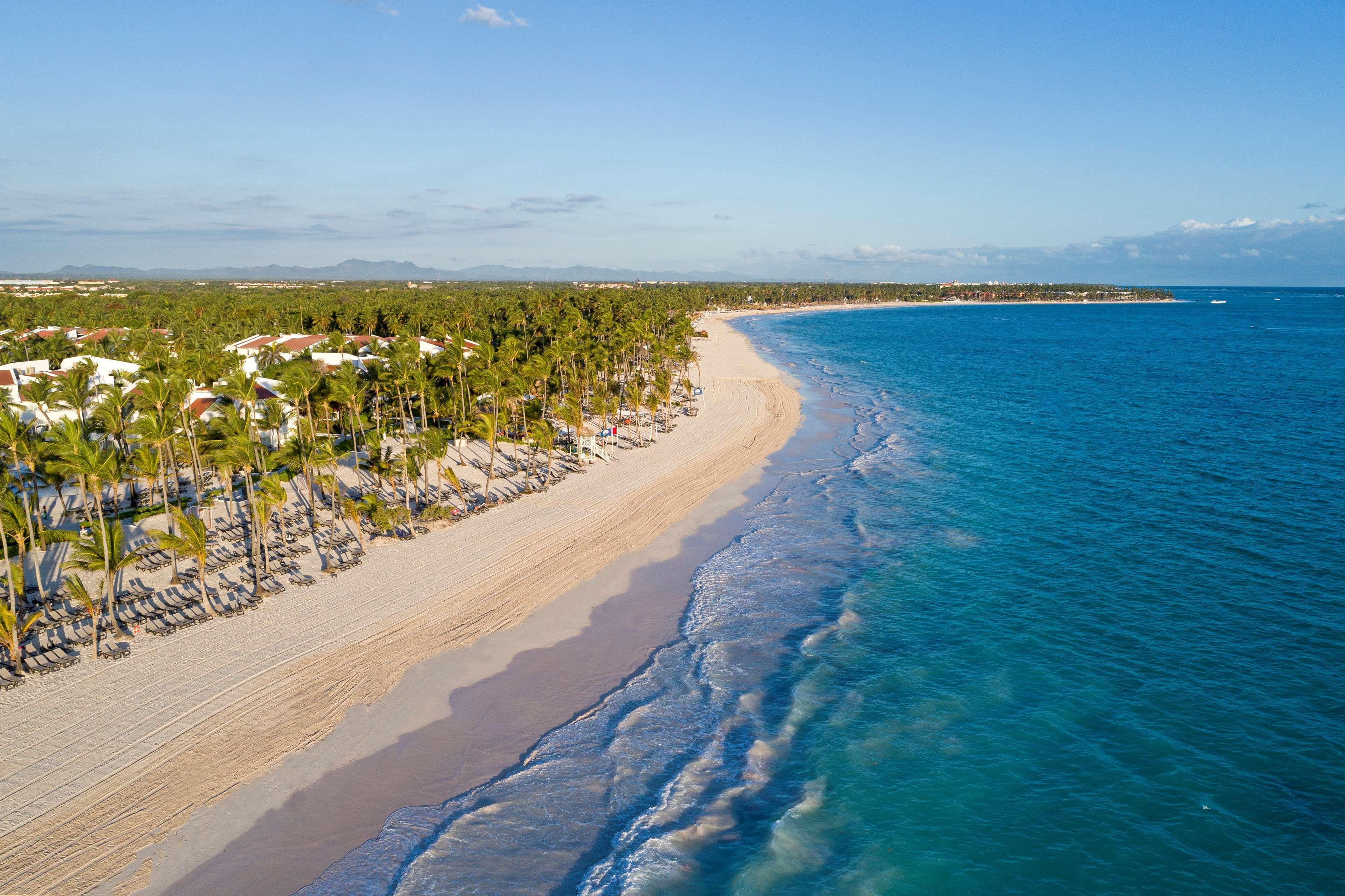 Occidental Punta Cana - All Inclusive Resort - Barcelo Hotel Group Newly Renovated Esterno foto Aerial view of the beach